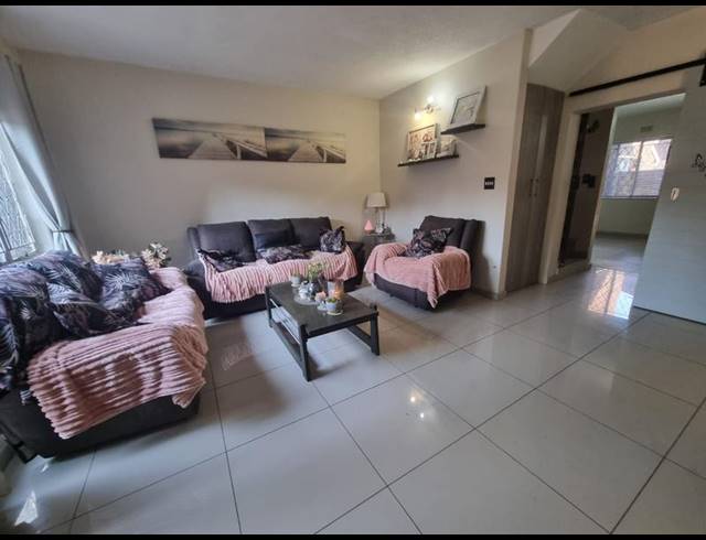 3 BEDROOM TOWNHOUSE FOR SALE IN BRACKENHURST